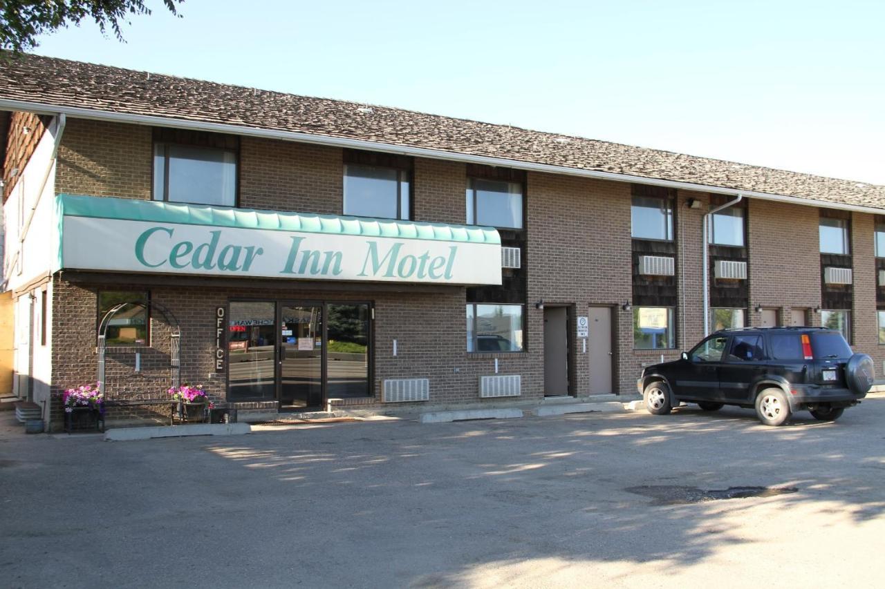 Cedar Inn Lloydminster Exterior foto